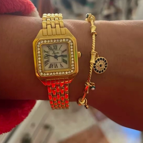 New! Panthere Classic Gold Crystal Stainless Steel Gold Watch - Picture 5 of 16